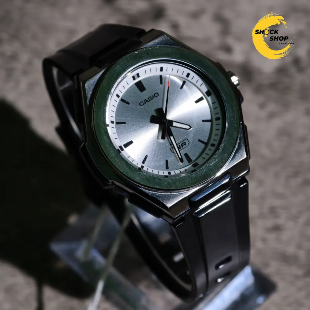 CASIO นาฬิกาข้อมือผู้หญิง มือสอง ของแท้ รุ่น LWA-300H-7E2 คาสิโอ
